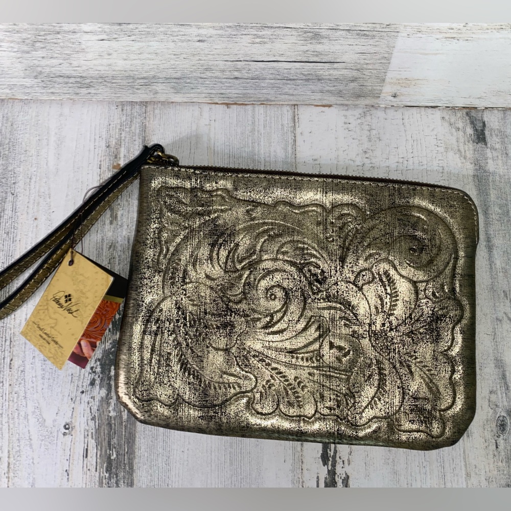 🆕 Patricia Nash Cassini Wristlet Soft Metallic